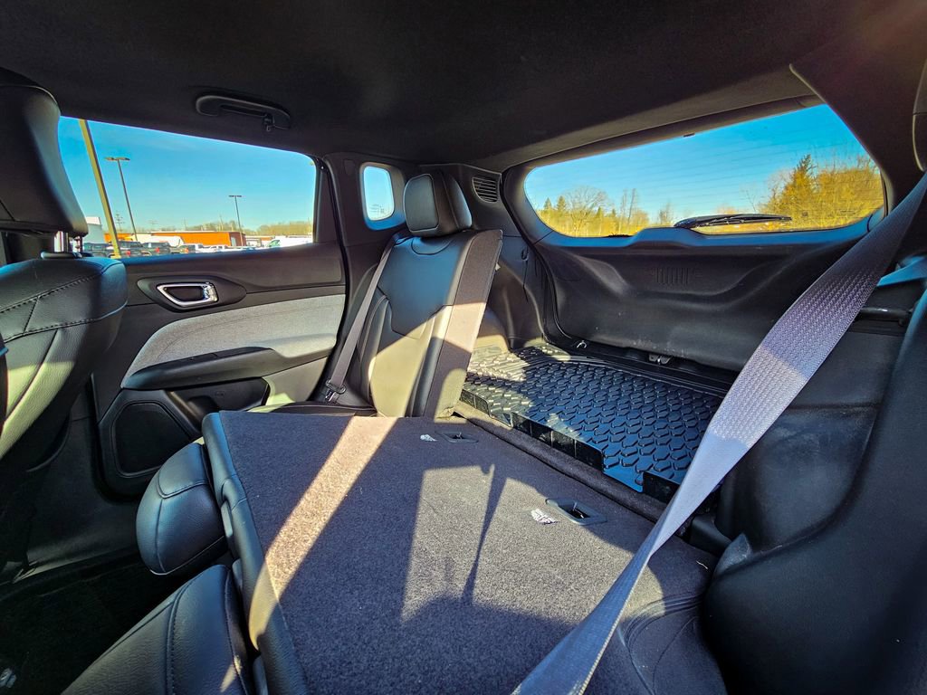 Used 2024 Jeep Compass Latitude image 34