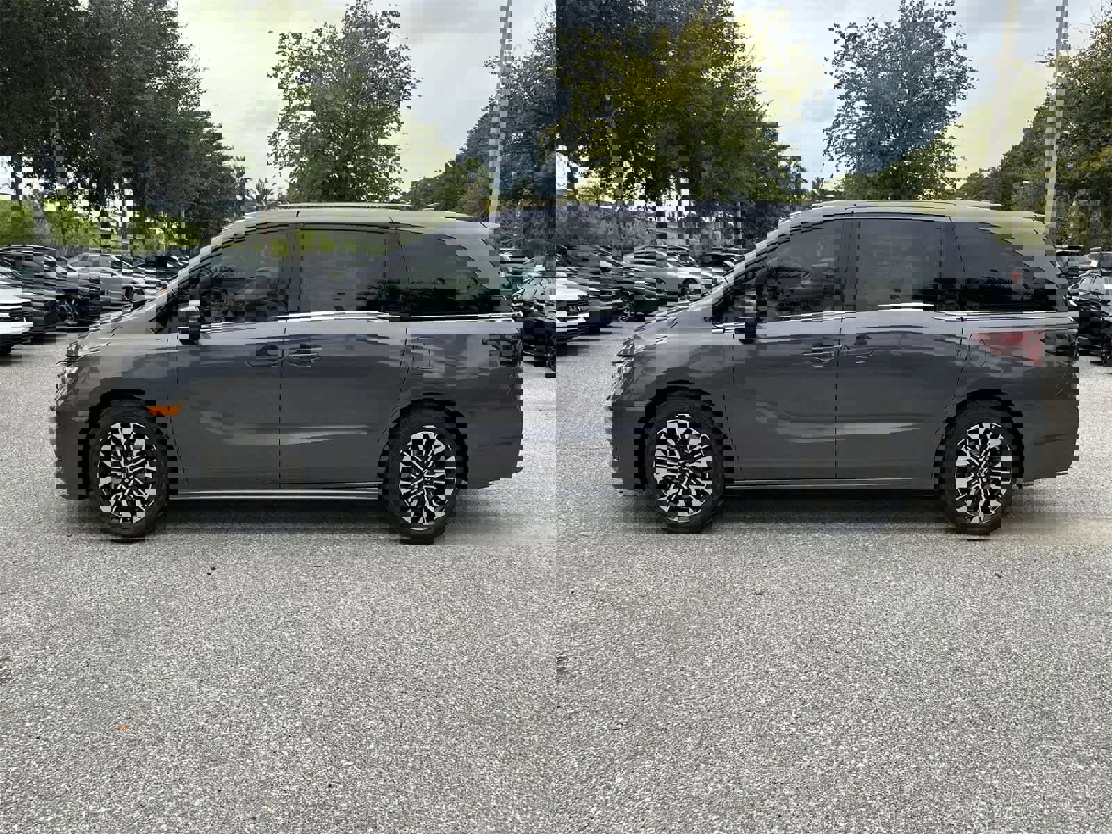 New 2026 Honda Odyssey Elite image 3
