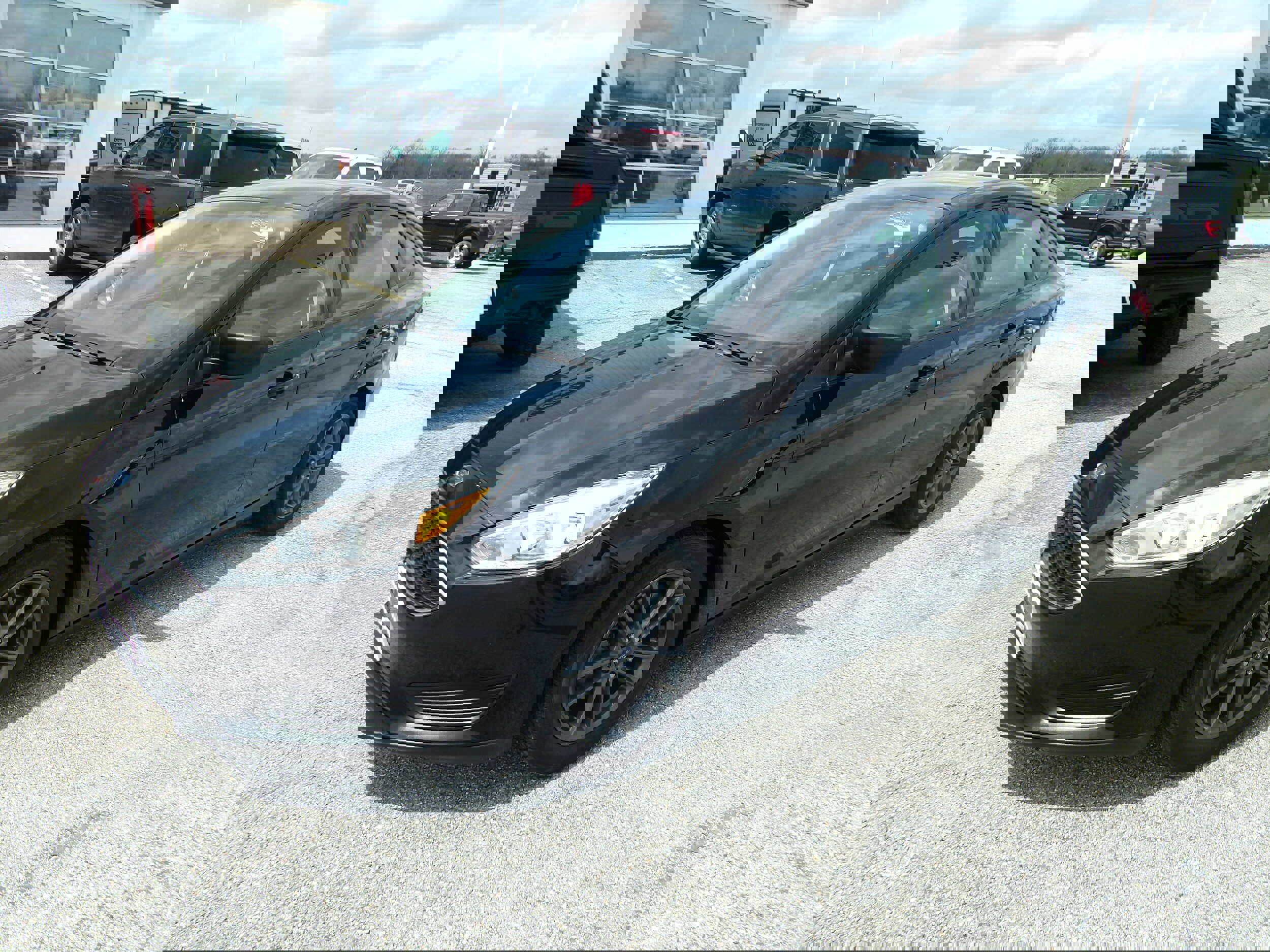 Used 2016 Ford Focus SE w/ SE Cold Weather Package image 2