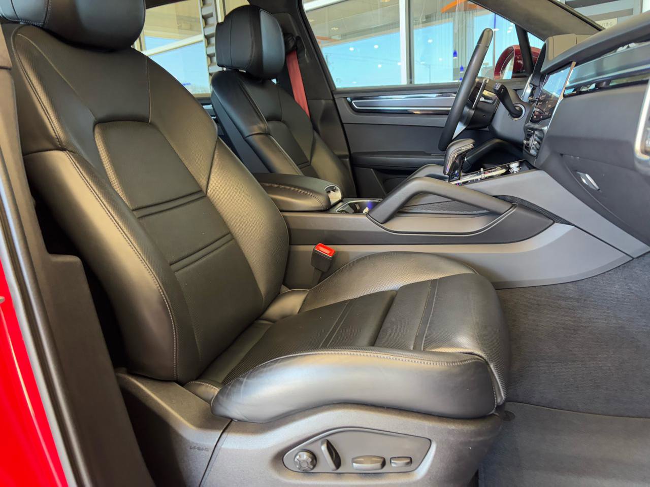 Used 2023 Porsche Cayenne GTS image 22