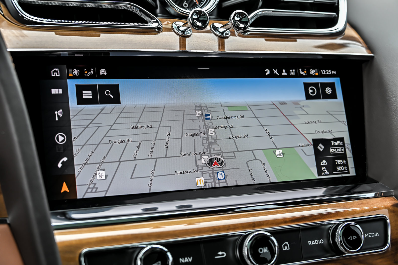 Used 2022 Bentley Bentayga AWD/4WD image 39