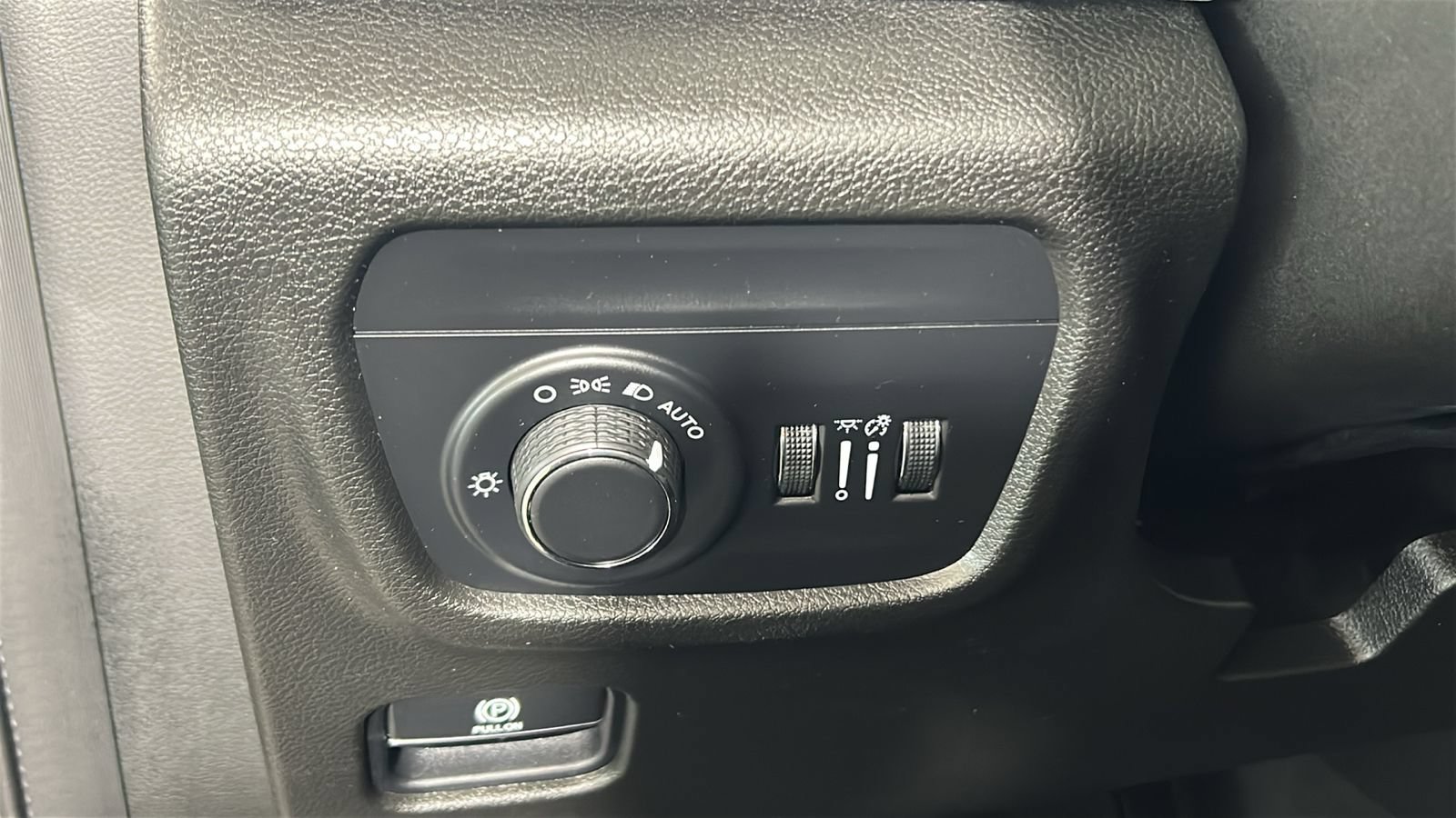 Used 2021 Jeep Grand Cherokee L Laredo w/ Luxury Tech Group I AWD/4WD image 23