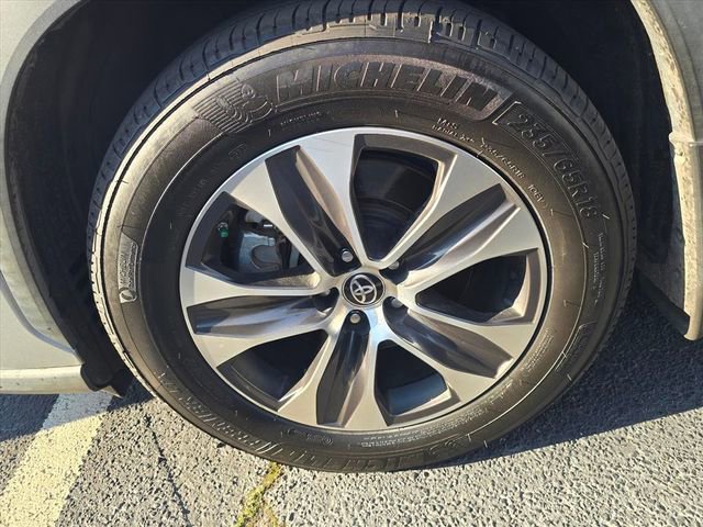 Used 2020 Toyota Highlander XLE image 20