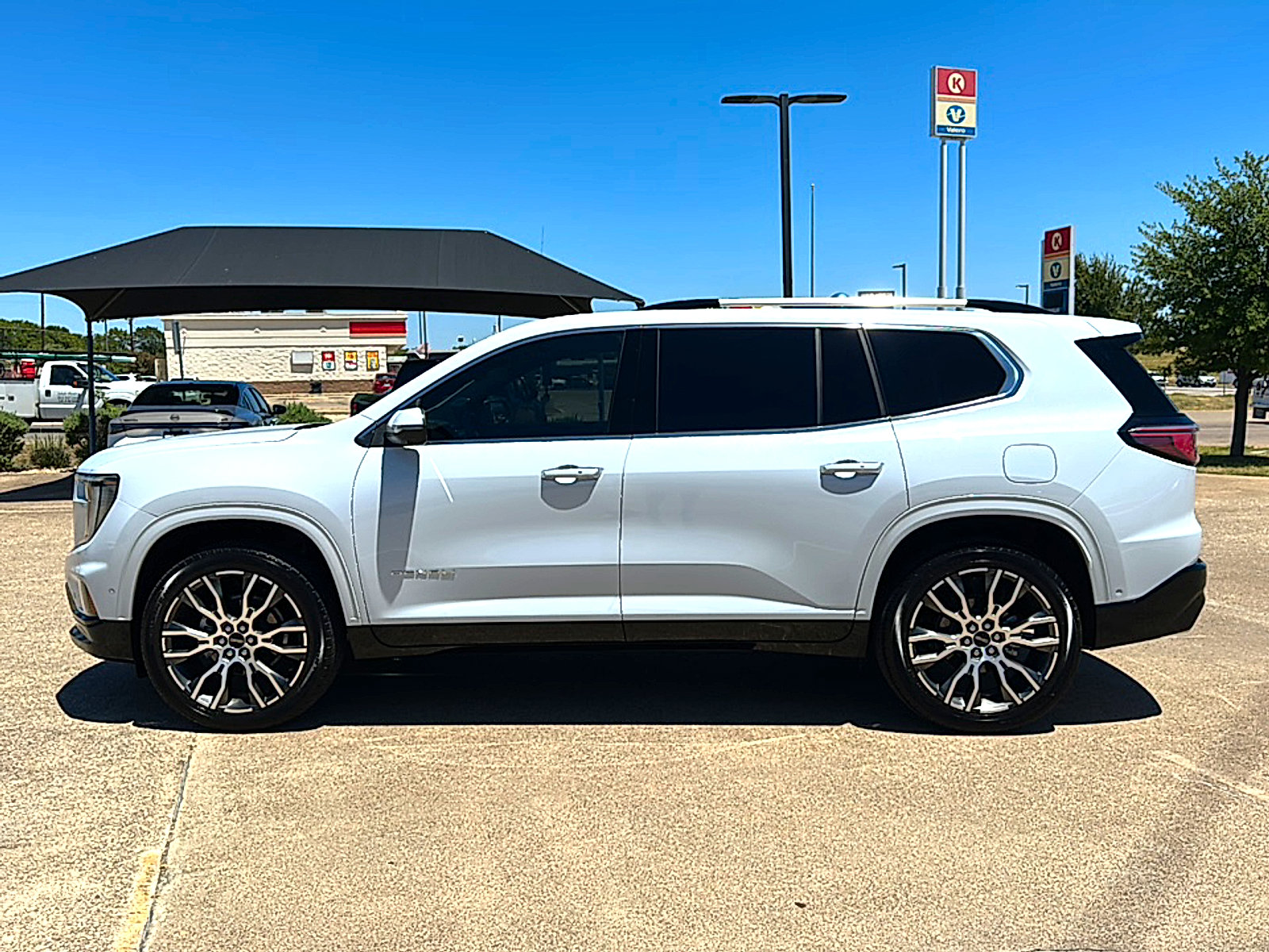 Used 2026 GMC Acadia Denali Ultimate FWD image 5