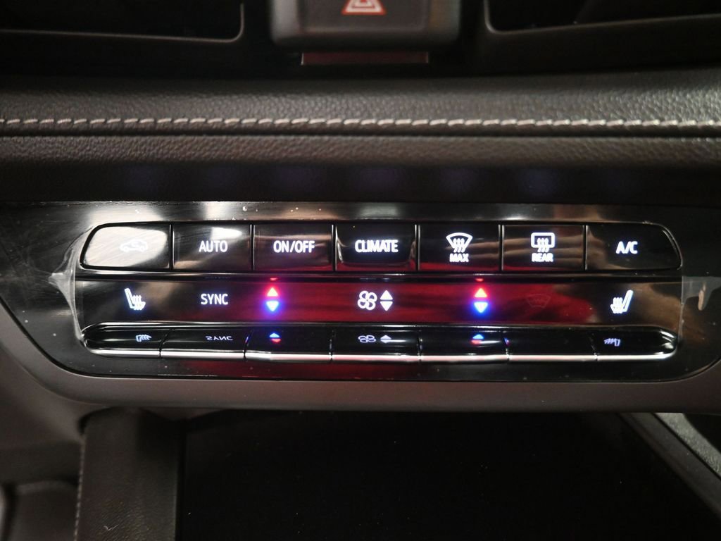 Used 2023 Buick Envision Essence image 9