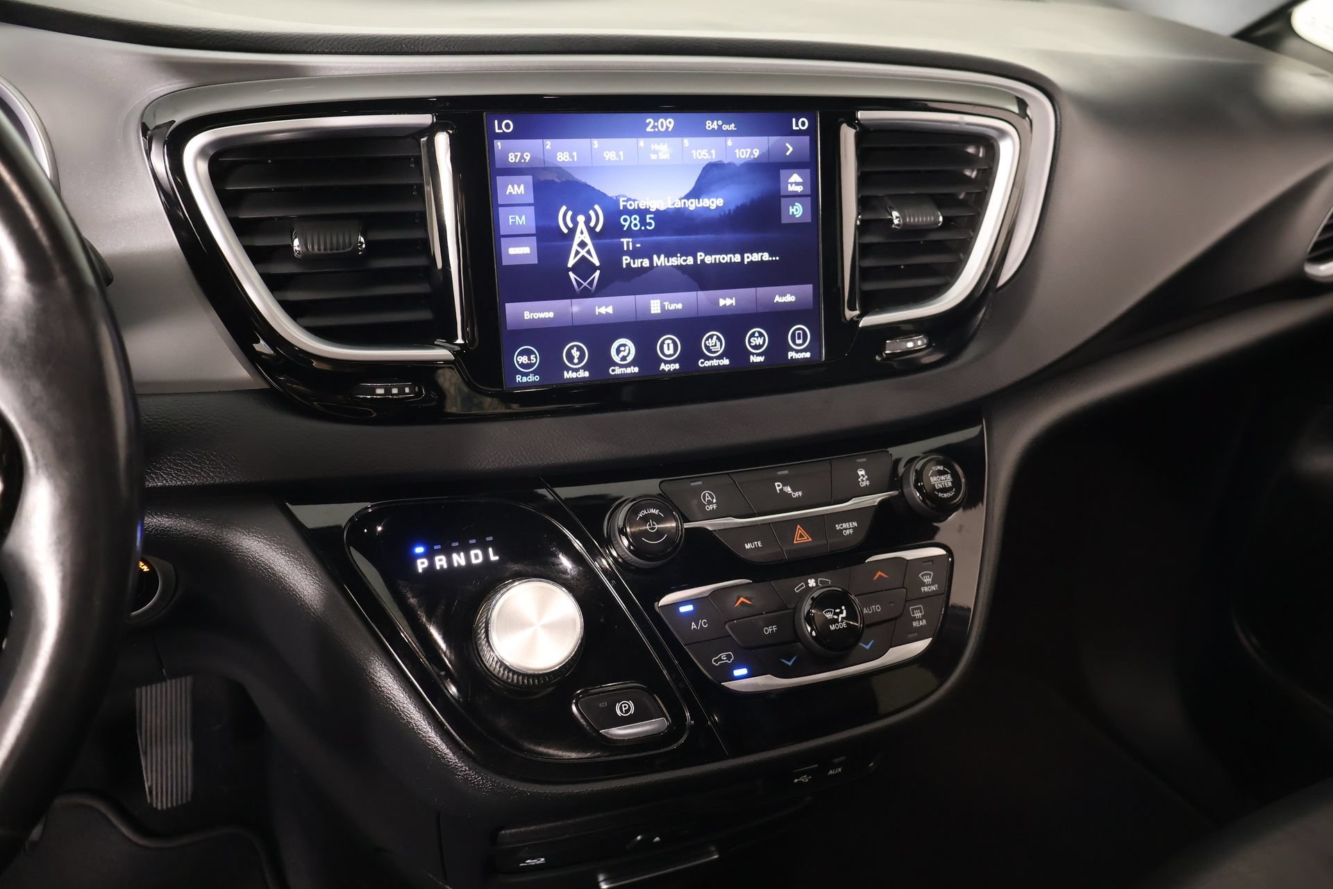 Used 2018 Chrysler Pacifica Touring-L Plus w/ S Appearance Package FWD image 5