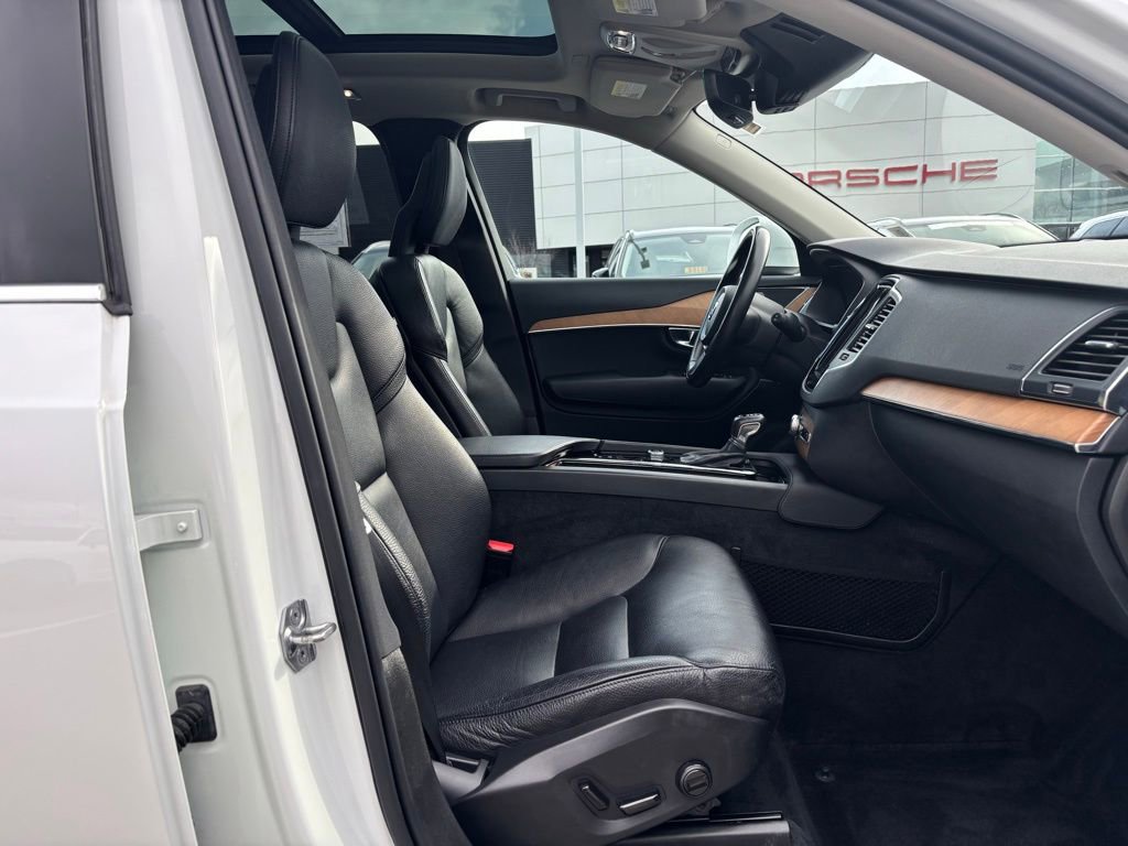 Used 2021 Volvo XC90 T6 Momentum w/ Protection Package Premier image 21
