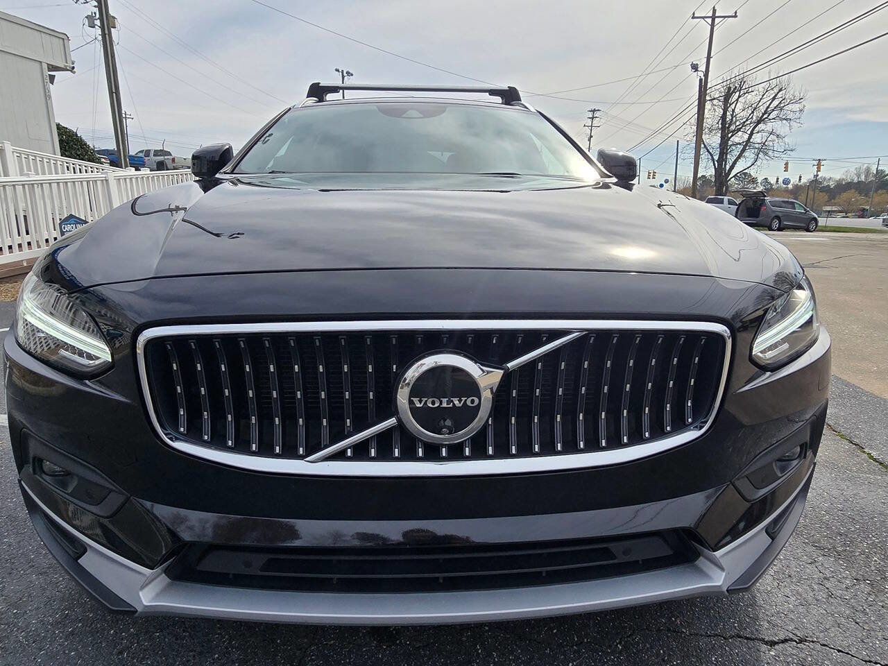 Used 2021 Volvo V90 T6 Cross Country image 9