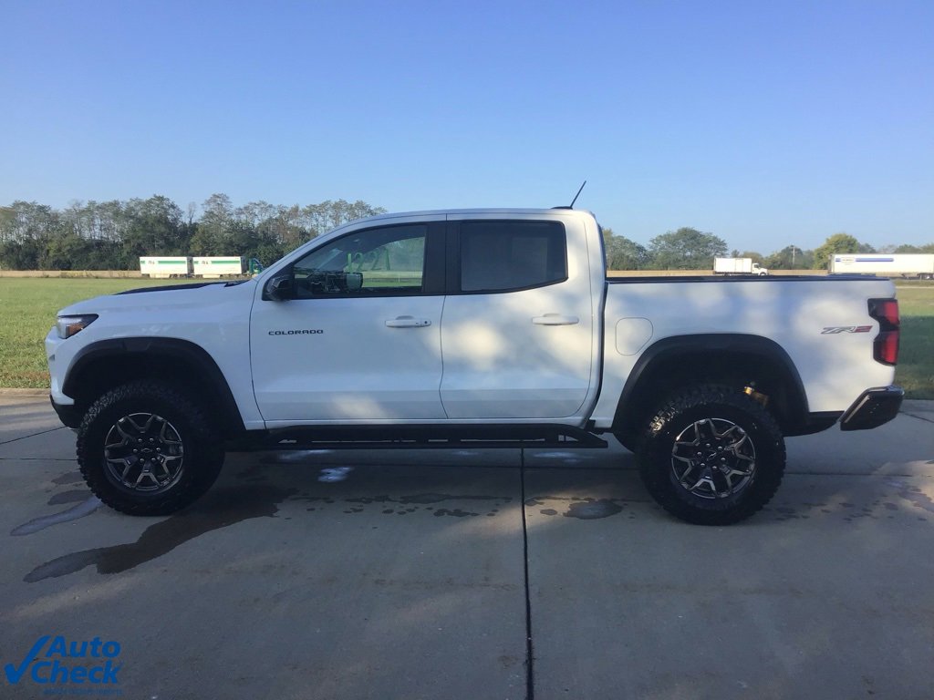 Used 2025 Chevrolet Colorado ZR2 w/ Technology Package image 10