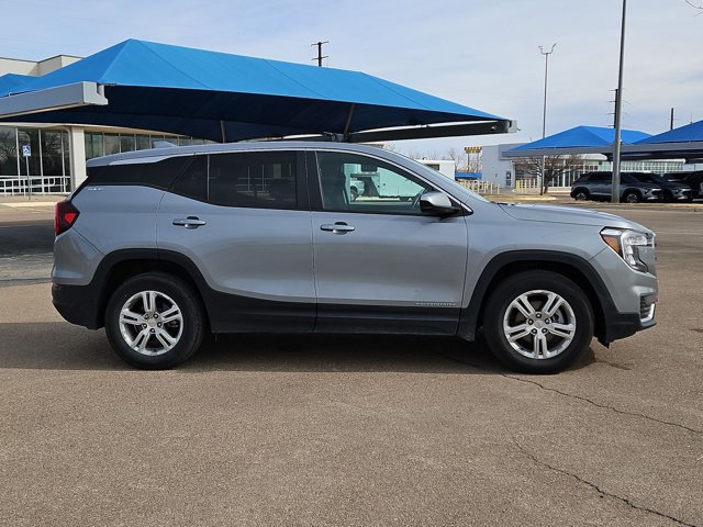 Used 2024 GMC Terrain SLE image 4