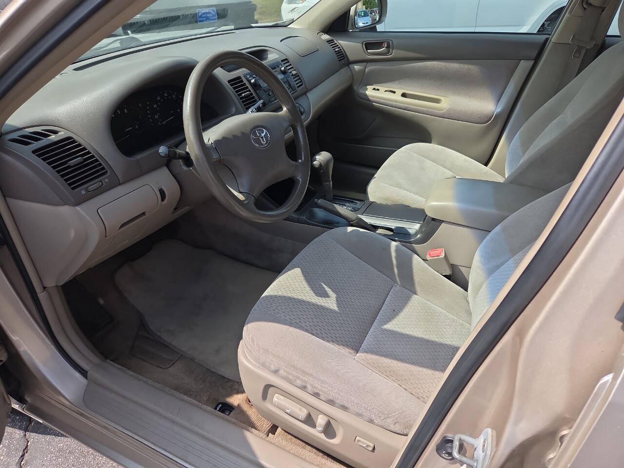 Used 2004 Toyota Camry LE FWD image 11