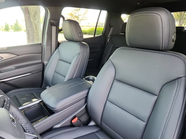 New 2026 Chevrolet Traverse LT w/ Midnight/Sport Edition FWD image 13
