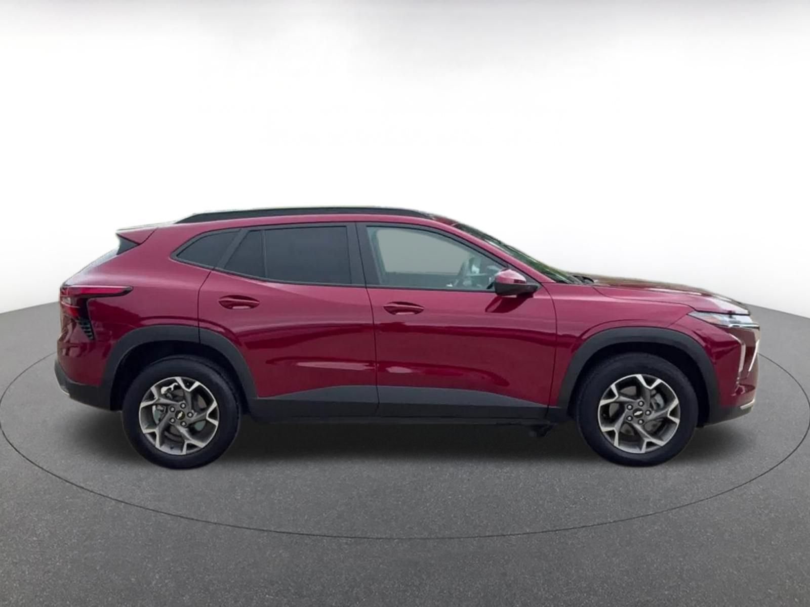 Used 2025 Chevrolet Trax LT FWD image 16