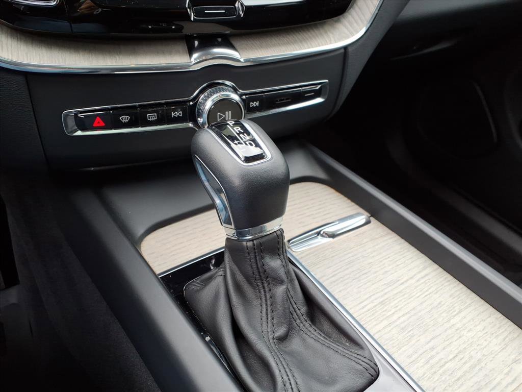 Used 2020 Volvo XC60 T5 Inscription w/ Protection Package image 25