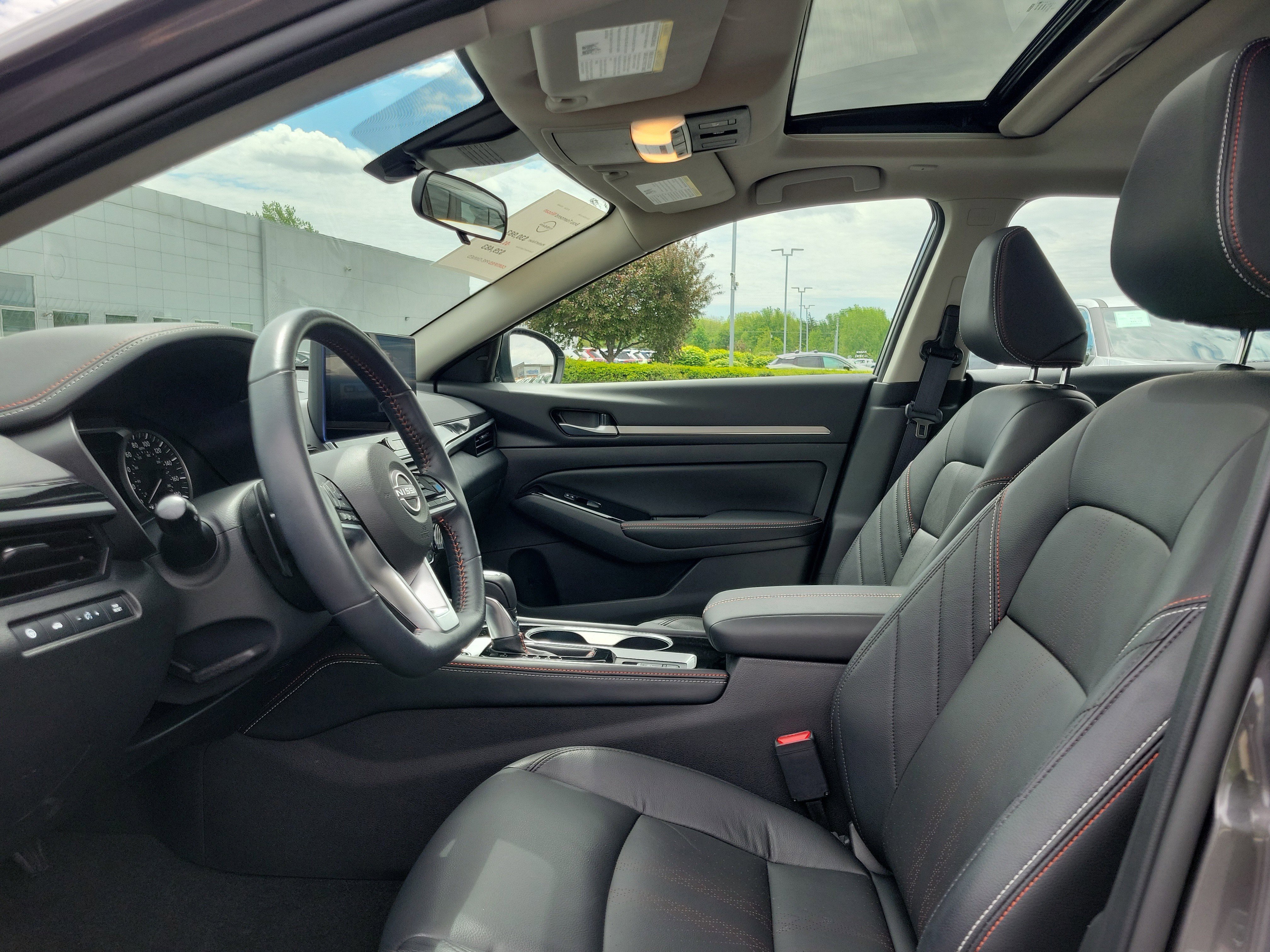 Used 2024 Nissan Altima 2.0 SR FWD image 15