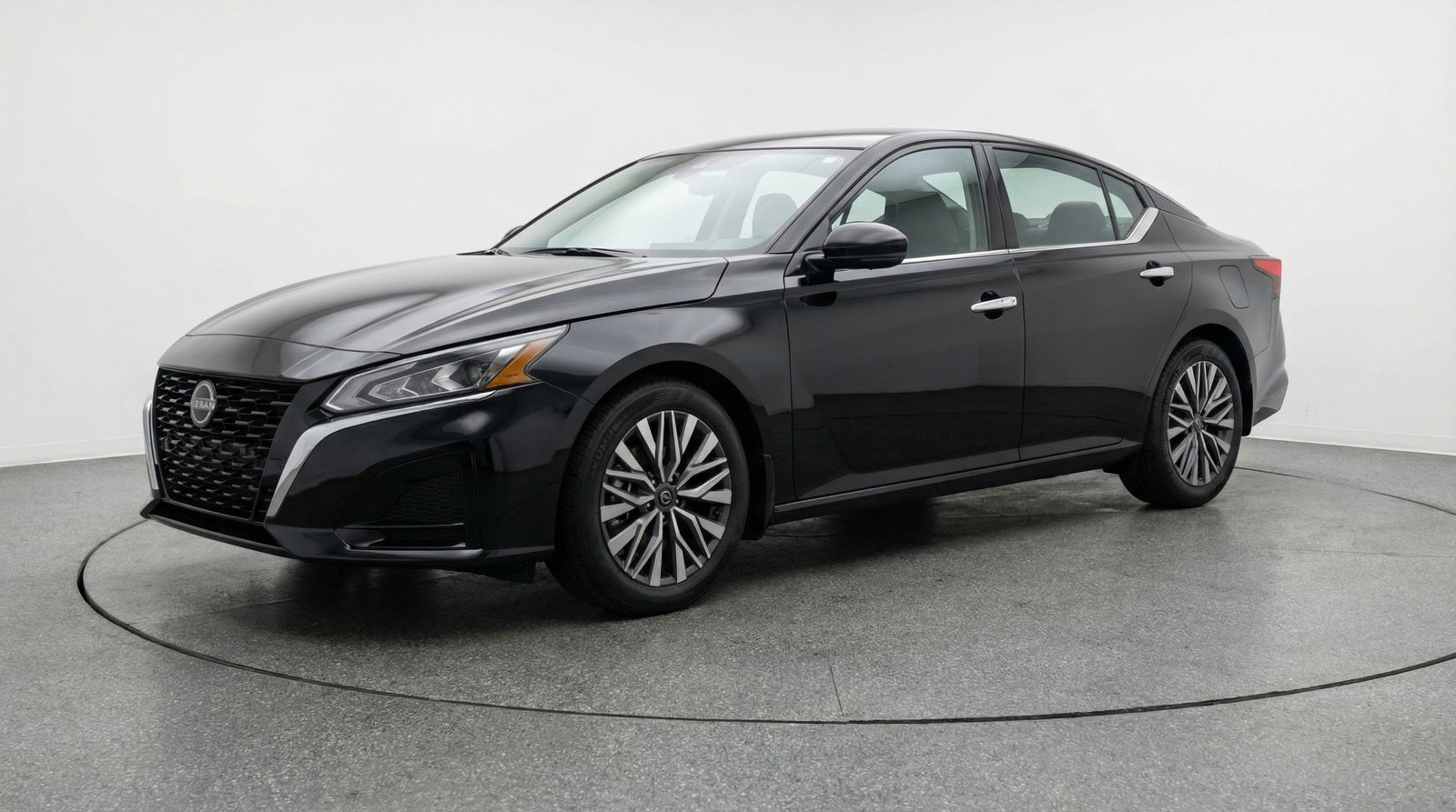 Used 2025 Nissan Altima 2.5 SV image 3