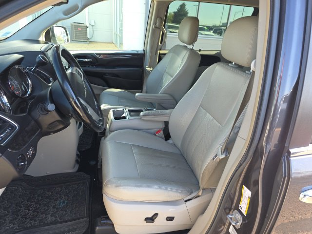 Used 2015 Chrysler Town & Country Touring-L w/ Driver Convenience Group FWD image 13