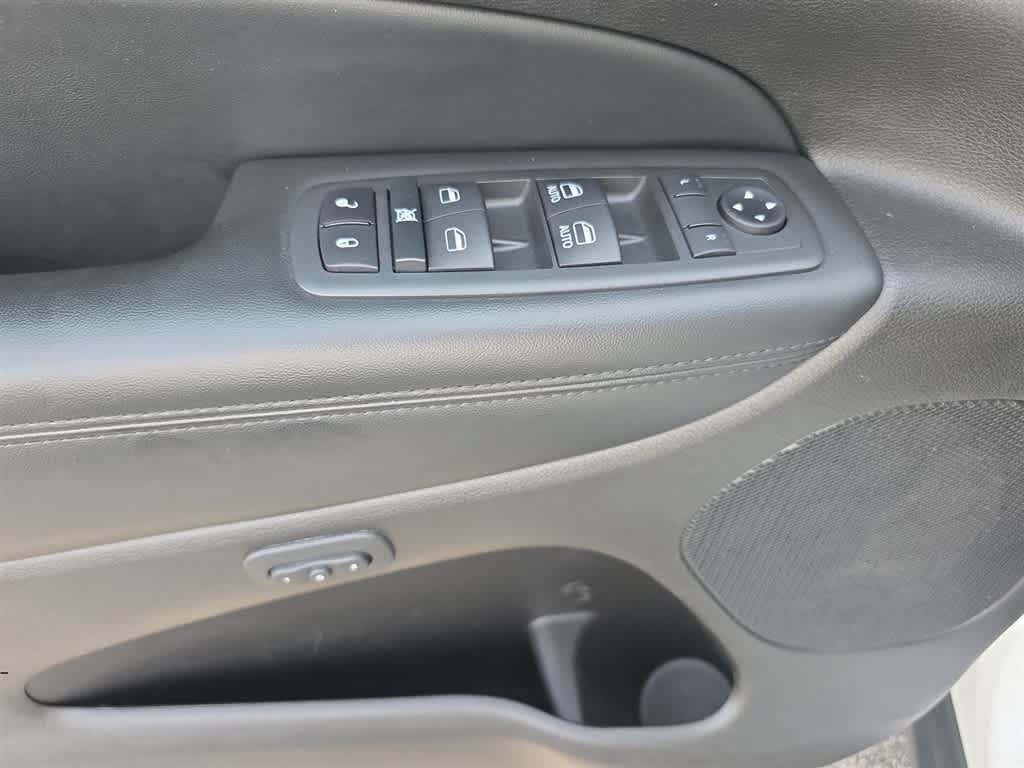 Used 2020 Jeep Grand Cherokee Limited w/ Premium Lighting Group AWD/4WD image 17