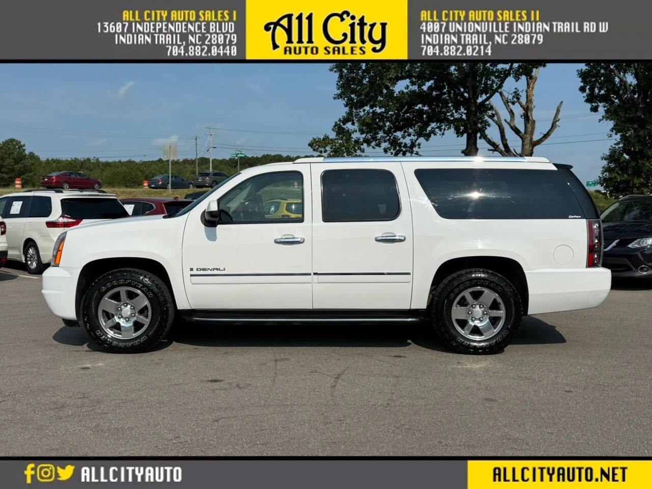 Used 2009 GMC Yukon XL Denali RWD image 4