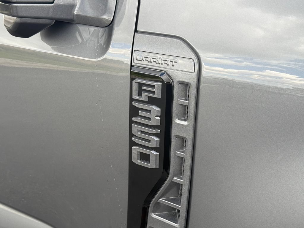Used 2026 Ford F350 Lariat AWD/4WD image 19