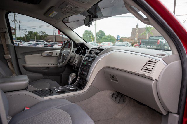 Used 2012 Chevrolet Traverse LT FWD image 35