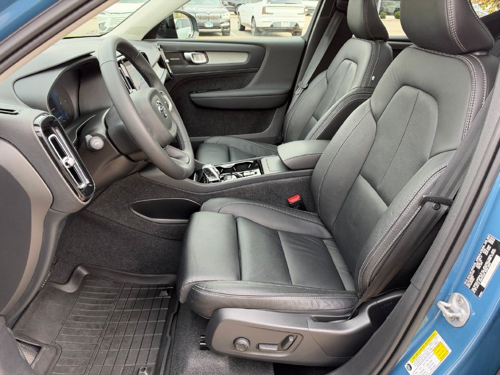 Certified 2024 Volvo XC40 B5 Plus w/ Protection Package Premier AWD/4WD image 8