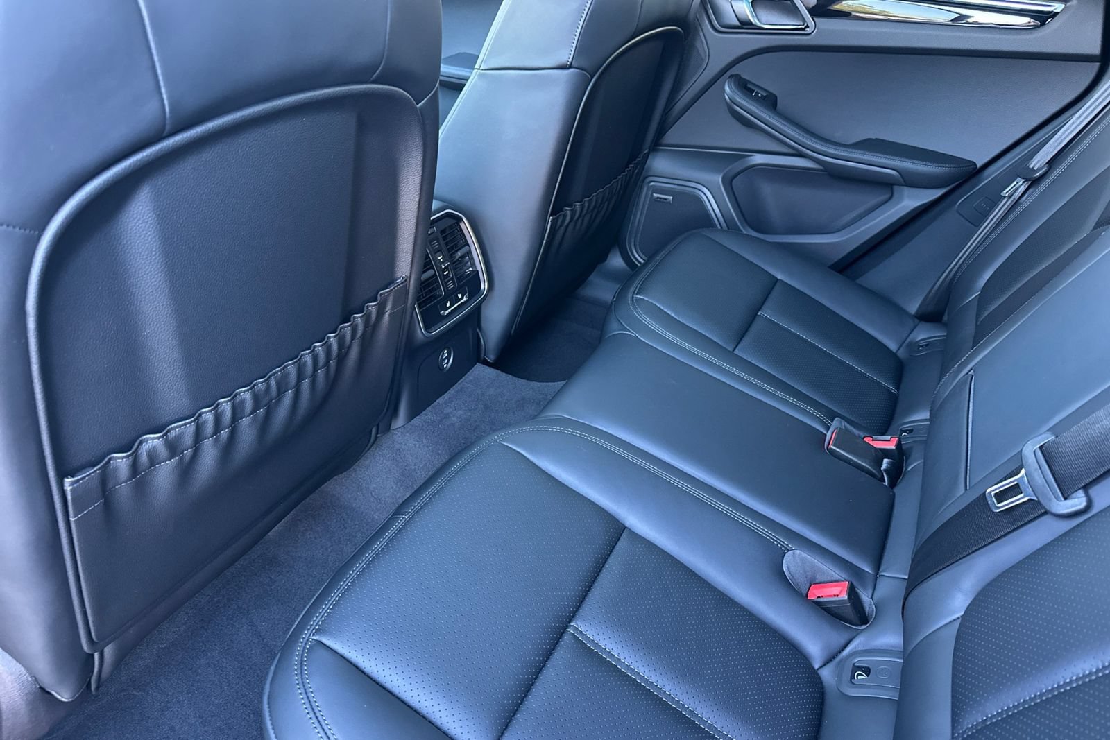 New 2026 Porsche Macan AWD/4WD image 15