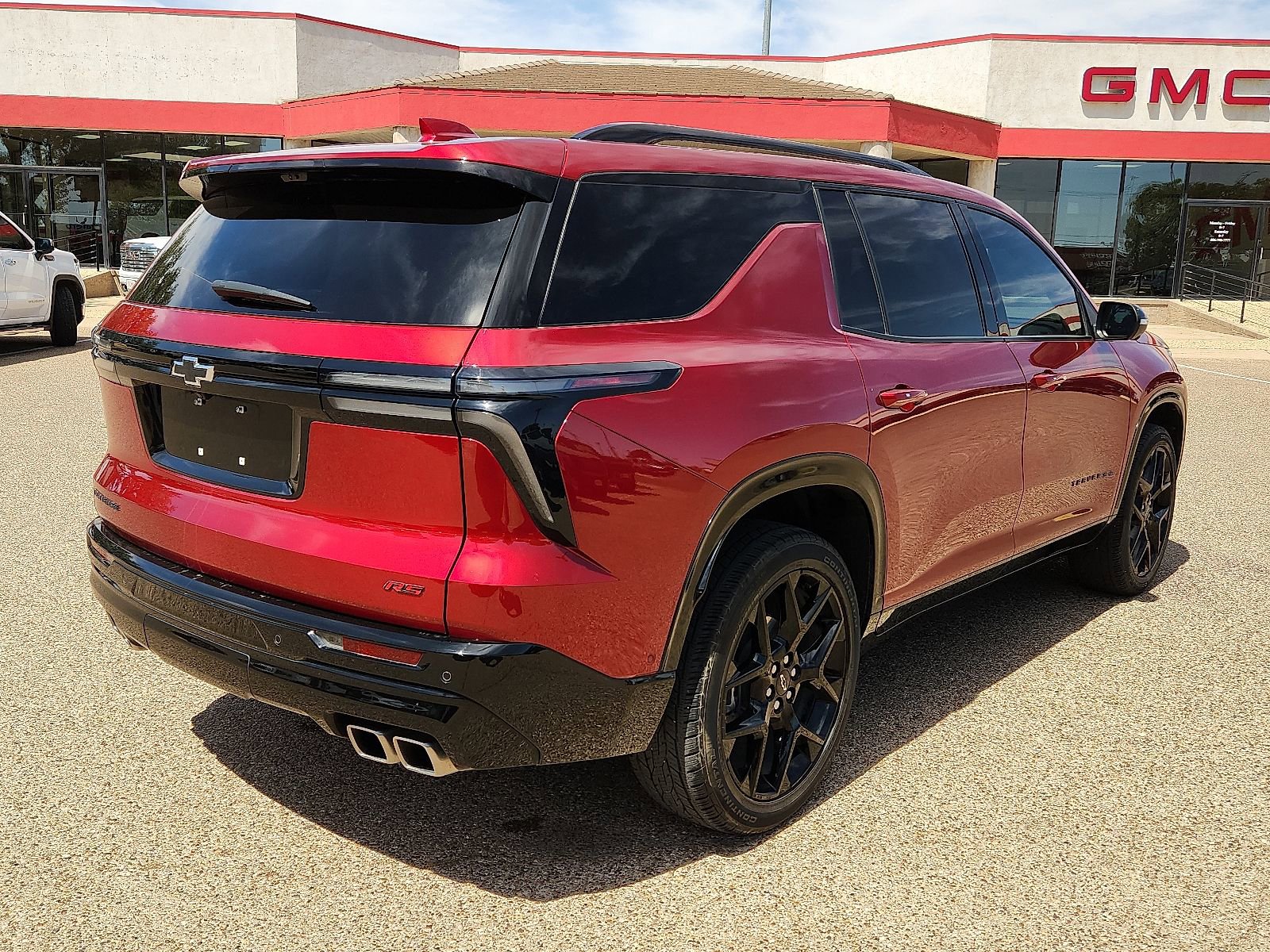 Used 2024 Chevrolet Traverse RS FWD image 4