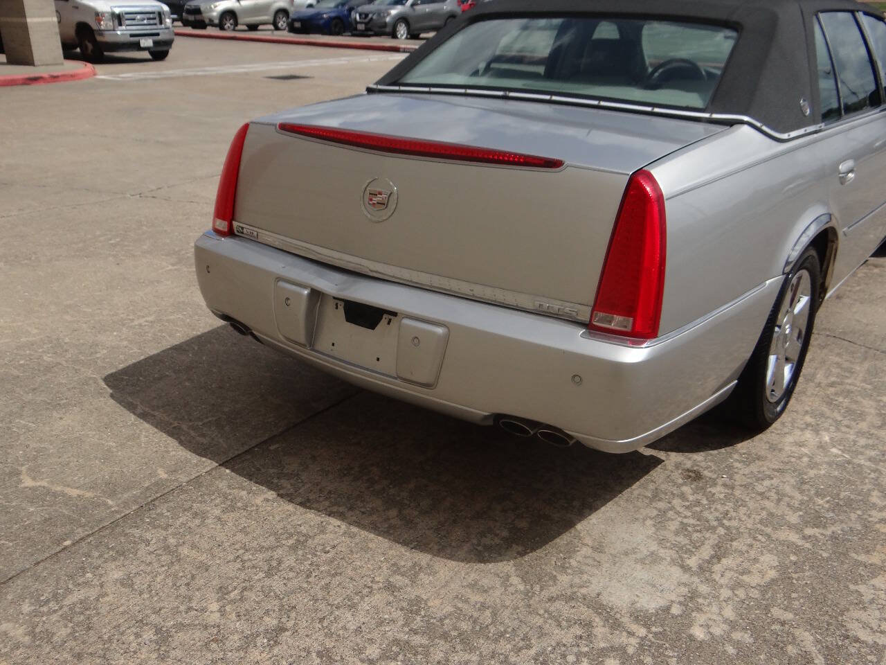Used 2007 Cadillac DTS Luxury I w/ Sun And Sound Package FWD image 8