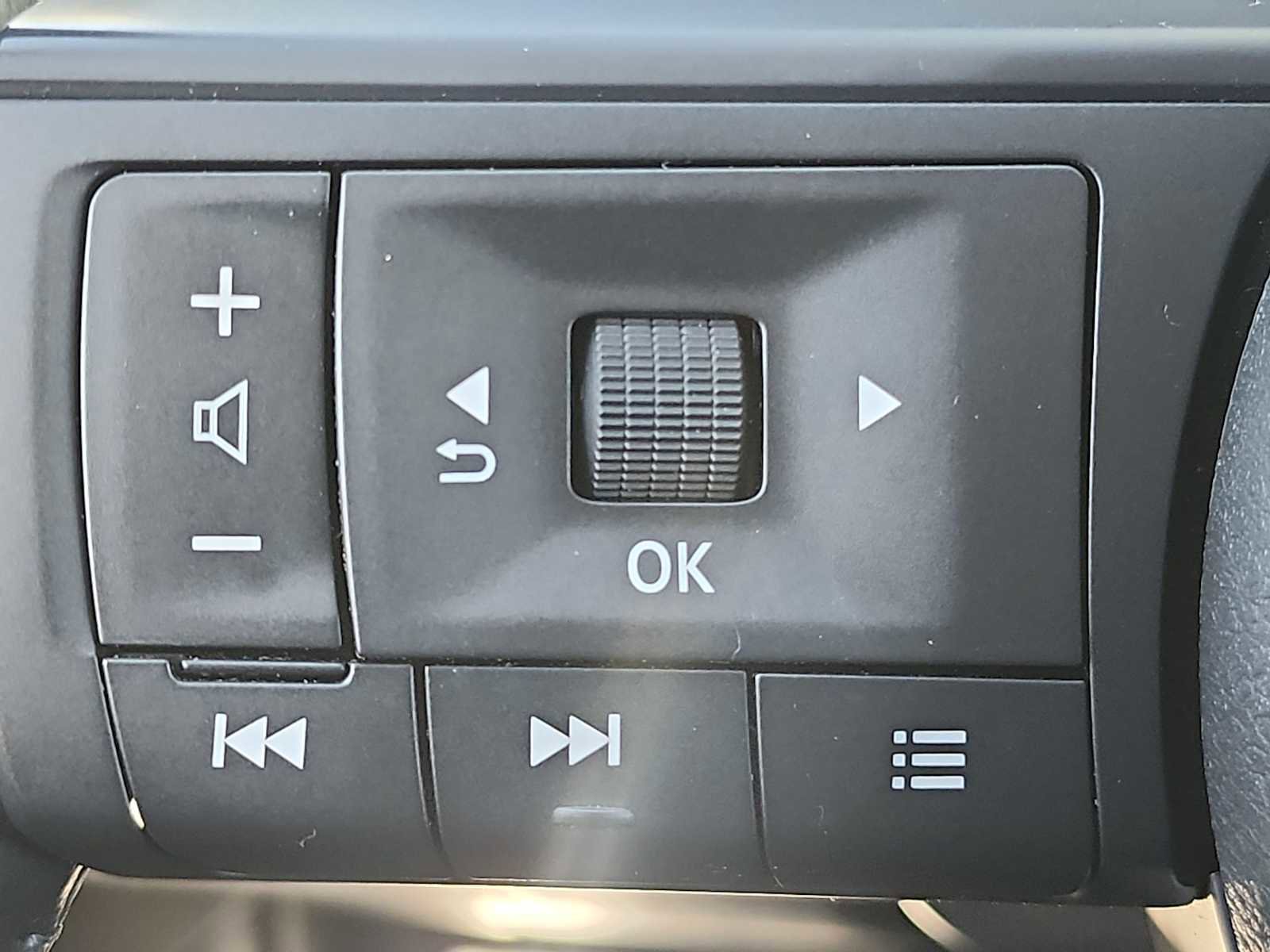 Used 2024 Nissan Rogue SV w/ SV Premium Package image 26