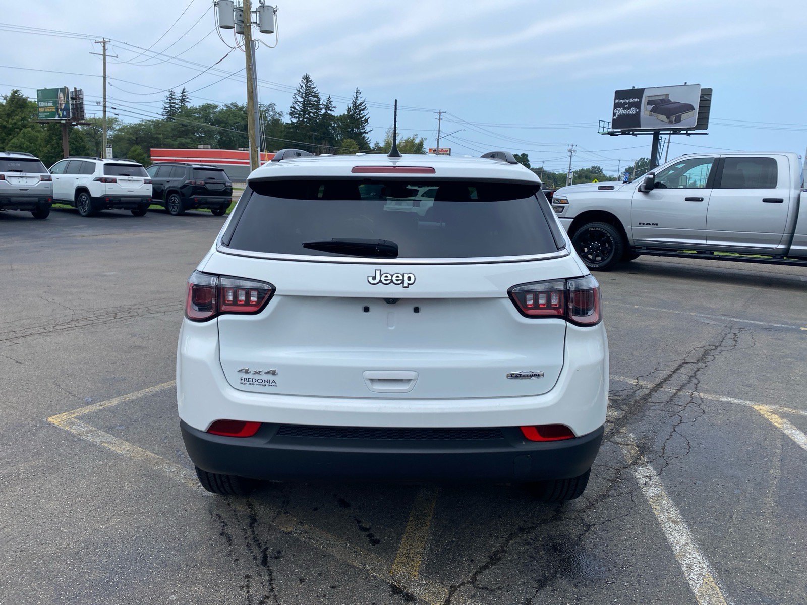 Used 2024 Jeep Compass Latitude AWD/4WD image 4