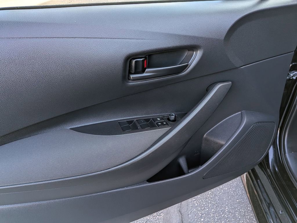 Used 2025 Toyota Corolla LE image 11