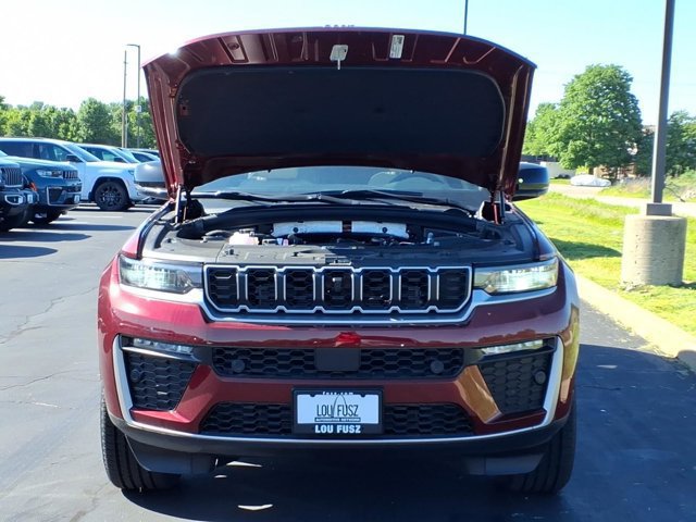New 2026 Jeep Grand Cherokee L Limited w/ Luxury Tech Group II AWD/4WD image 23