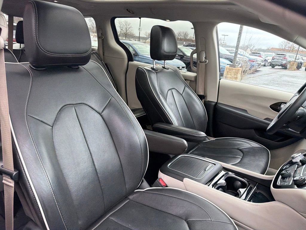 Used 2023 Chrysler Pacifica Limited FWD image 28