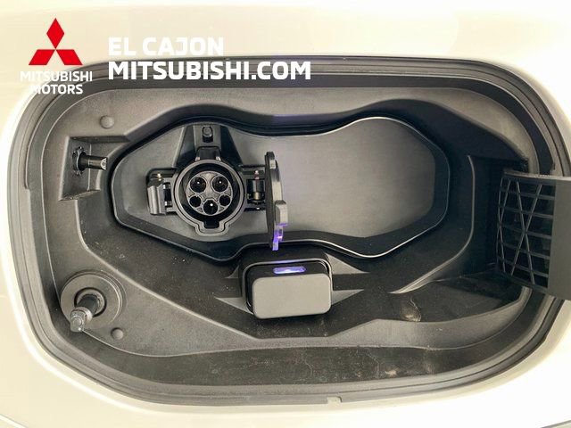 New 2025 Mitsubishi Outlander SE image 4