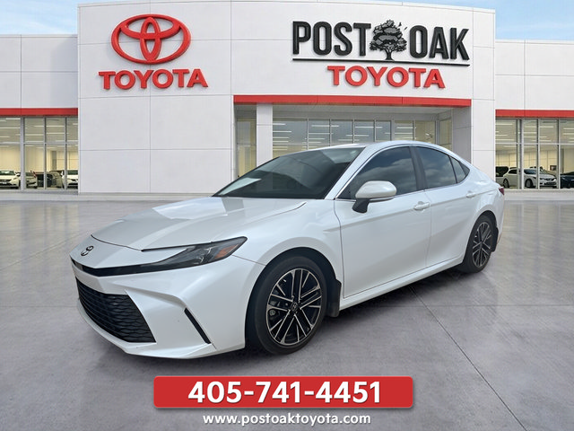 Used 2025 Toyota Camry XLE FWD image 1