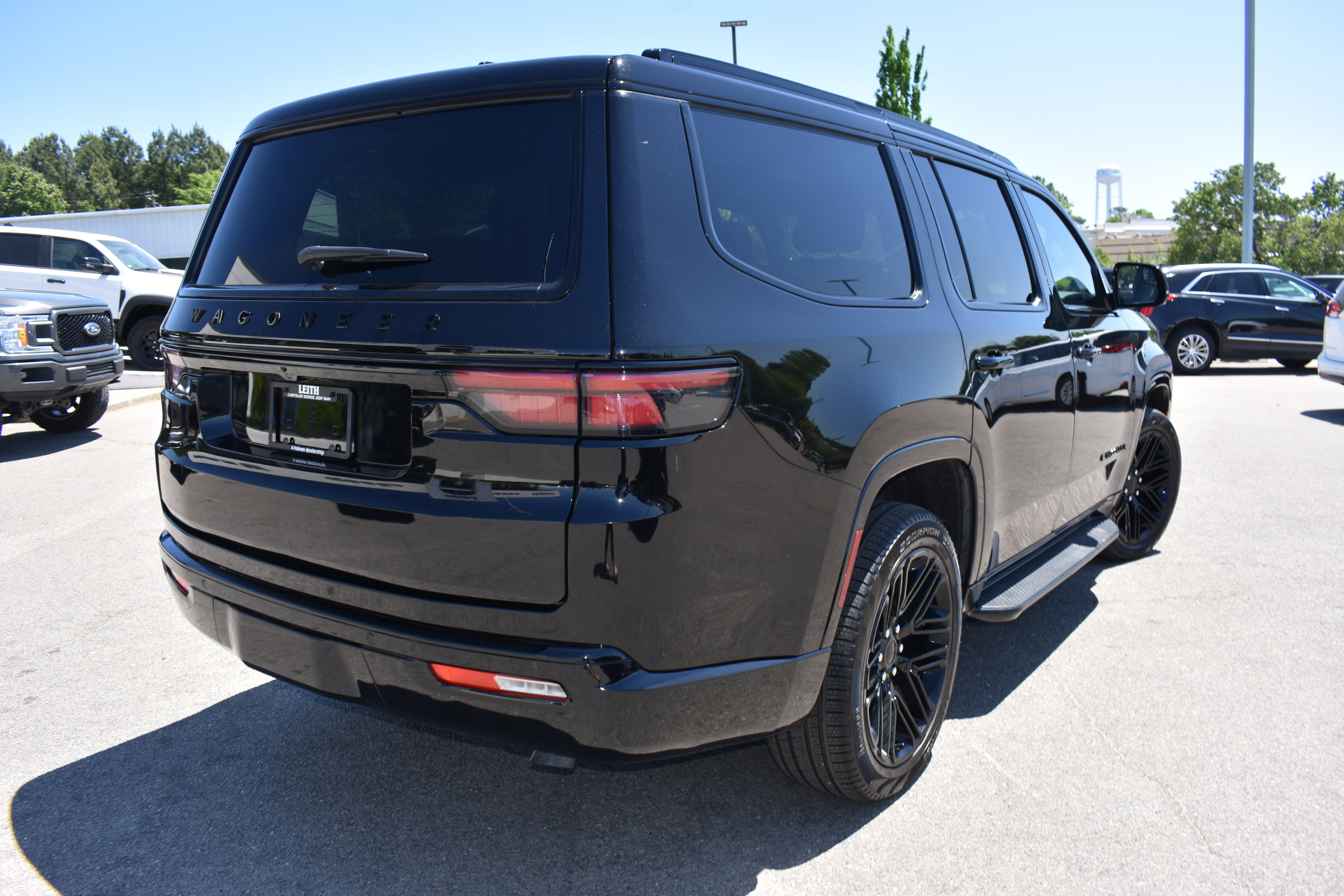 Used 2024 Jeep Wagoneer Series II AWD/4WD image 9