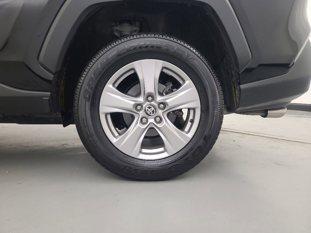 Used 2025 Toyota RAV4 XLE AWD/4WD image 11
