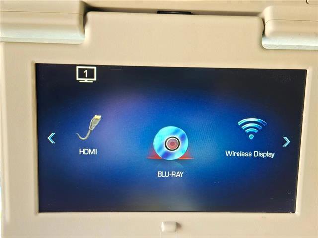 Used 2017 Cadillac Escalade Premium Luxury w/ LPO, Radiant Package image 20