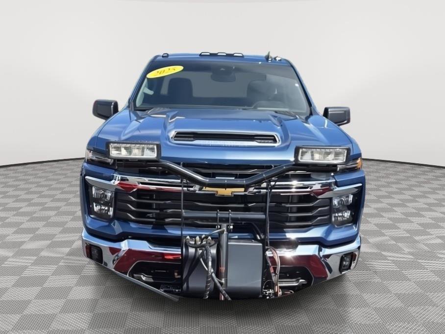 Used 2025 Chevrolet Silverado 2500 LT image 2