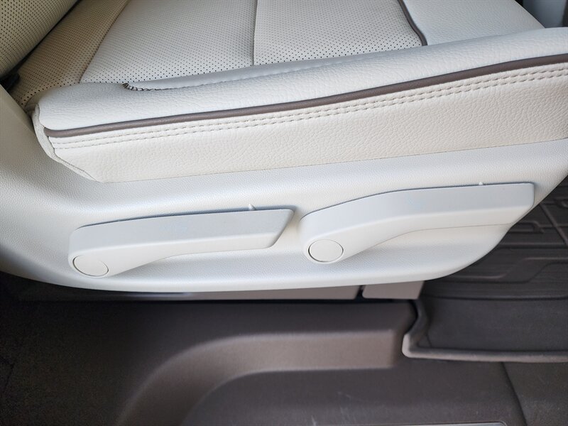 Used 2023 GMC Yukon Denali w/ LPO, Floor Liner Package RWD image 77