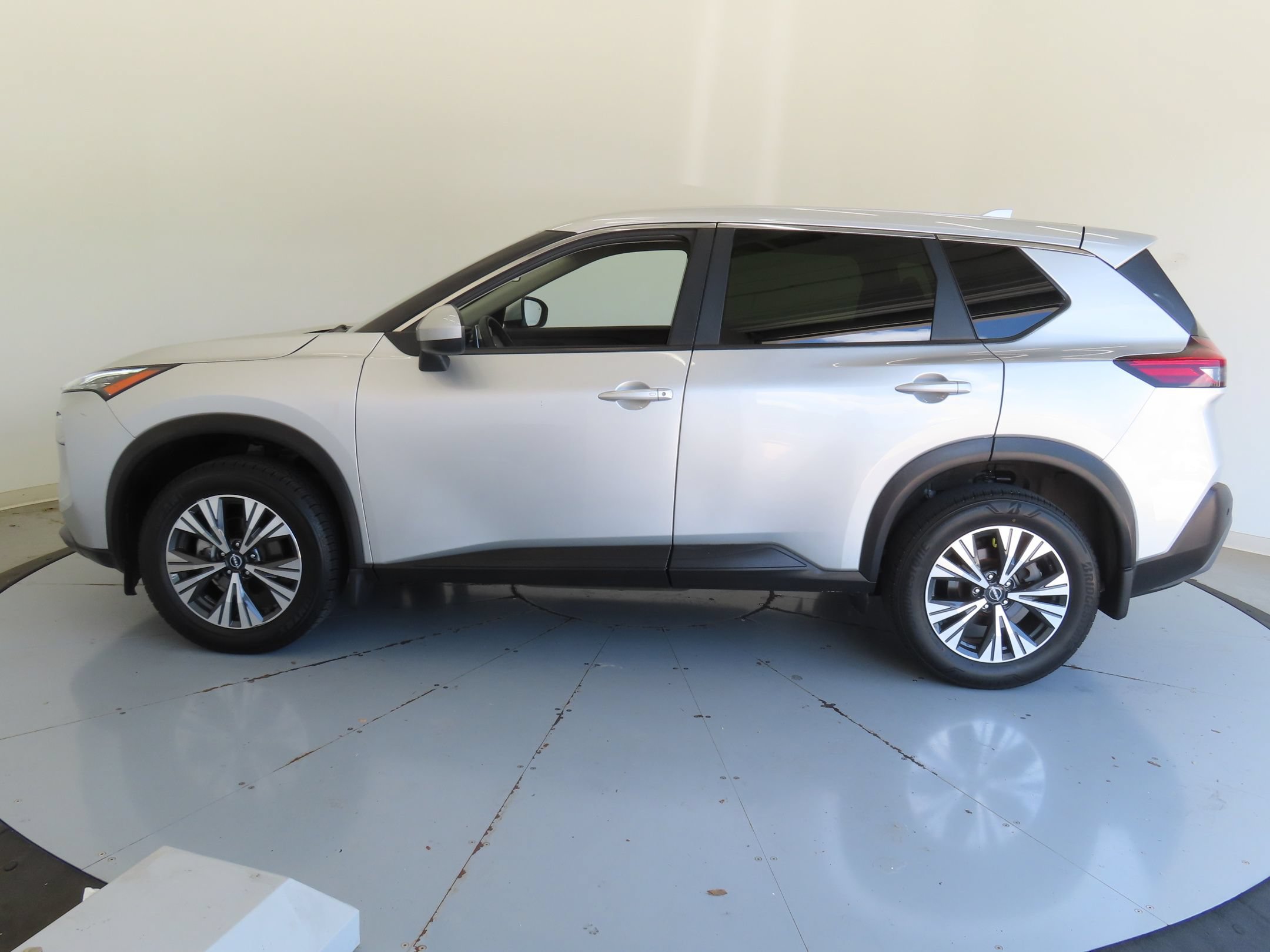 Used 2023 Nissan Rogue SV AWD/4WD image 7