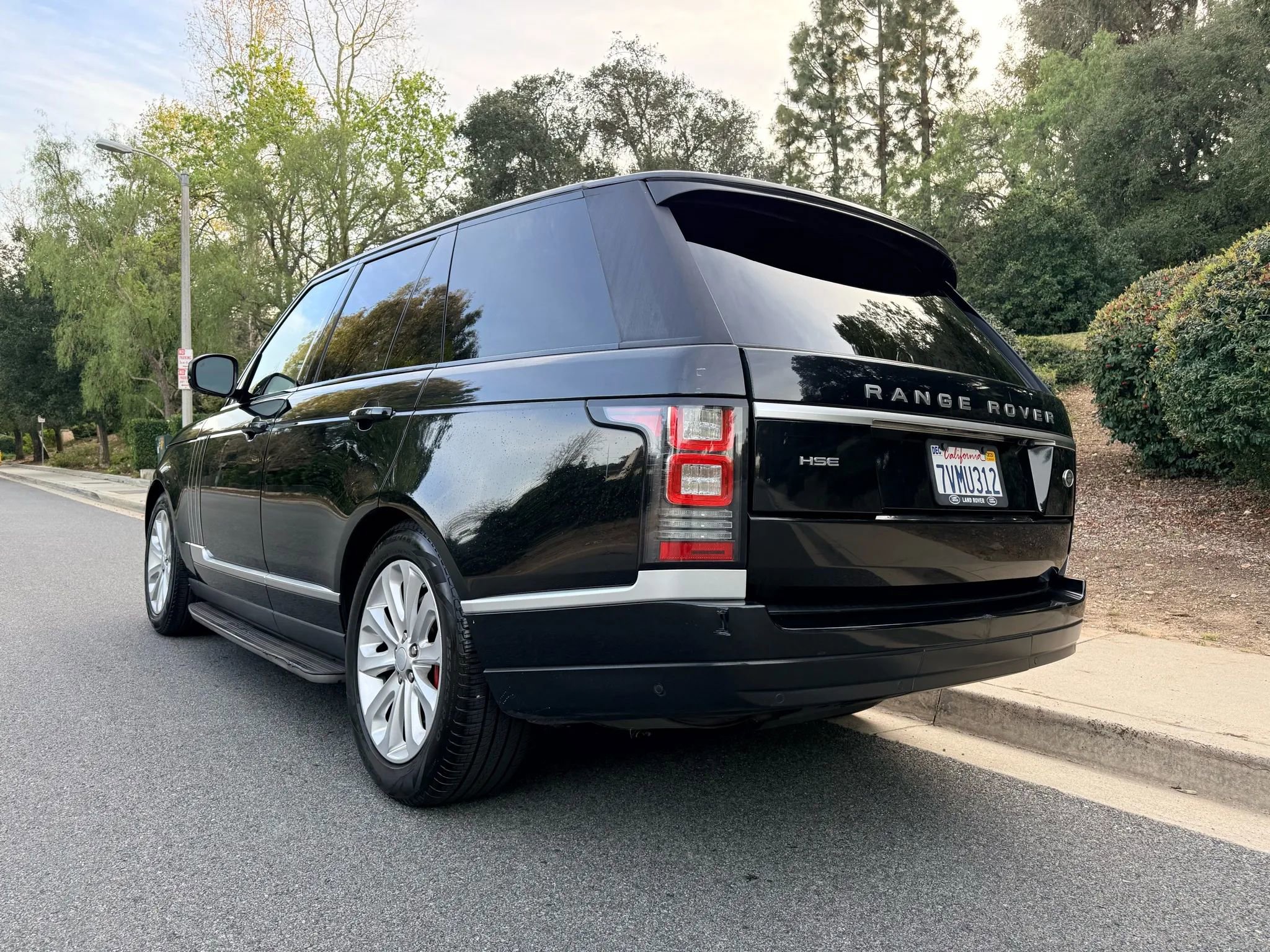 Used 2016 Land Rover Range Rover HSE image 7