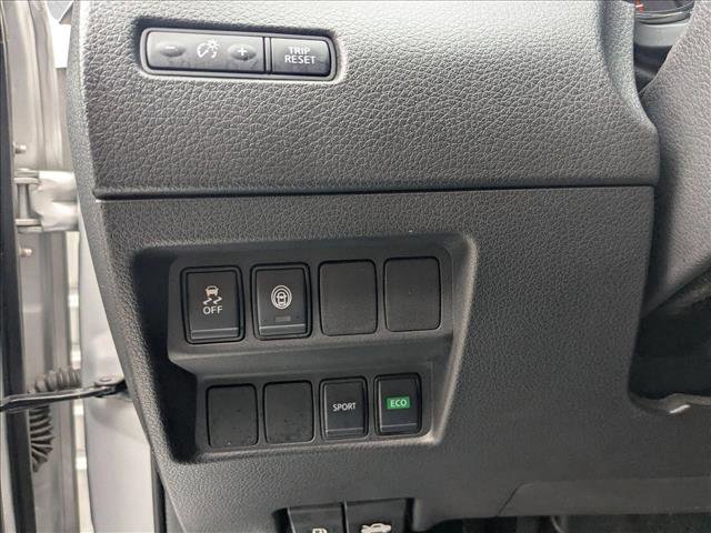 Used 2020 Nissan Rogue Sport S image 11