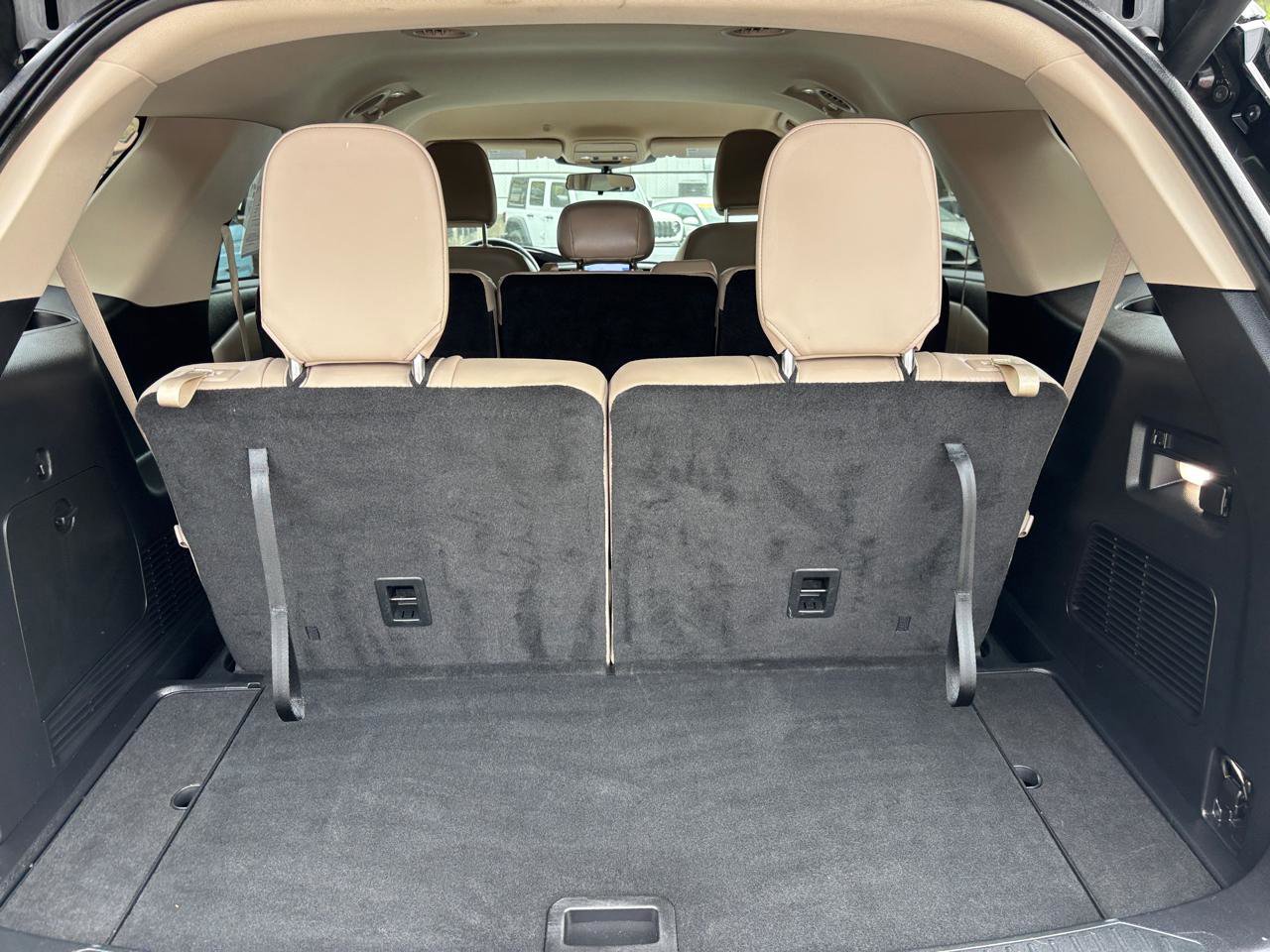 Used 2023 Ford Explorer XLT w/ Equipment Group 202A image 12