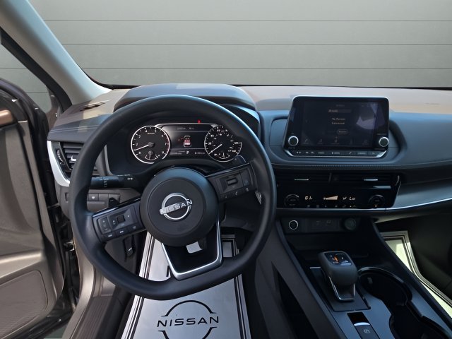 Used 2023 Nissan Rogue SV FWD image 11