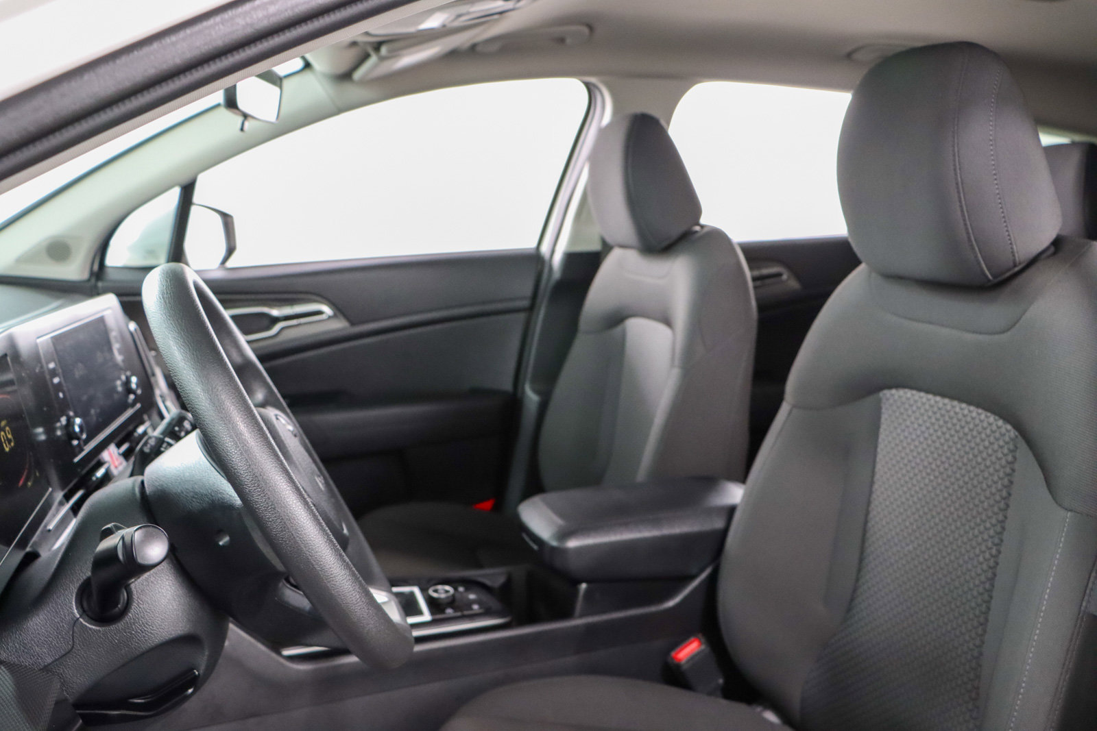 Used 2024 Kia Sportage LX image 20