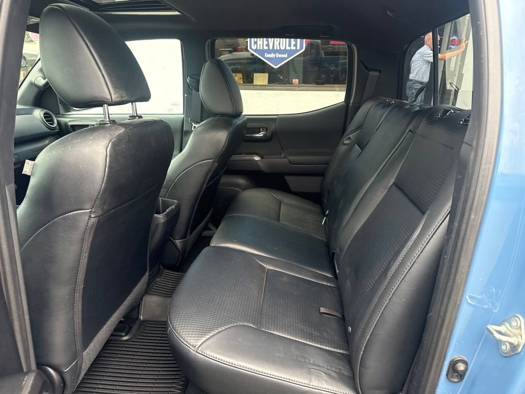 Used 2019 Toyota Tacoma TRD Sport w/ TRD Premium Sport Package AWD/4WD image 34