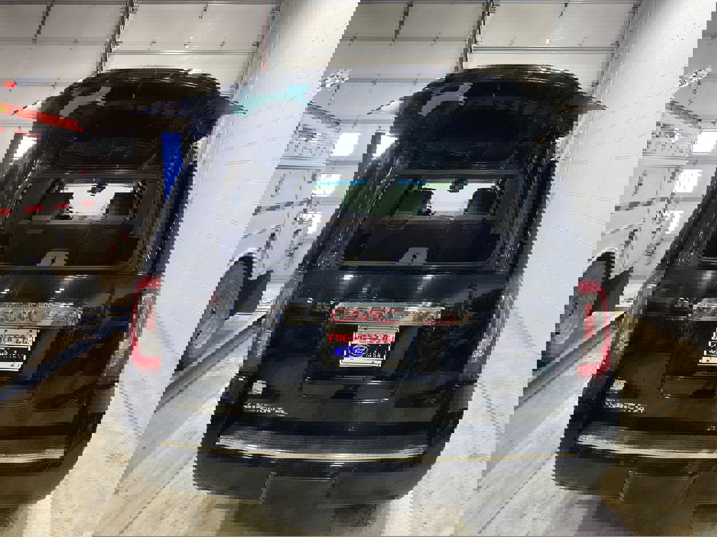 Used 2017 GMC Yukon XL Denali w/ Open Road Package image 19