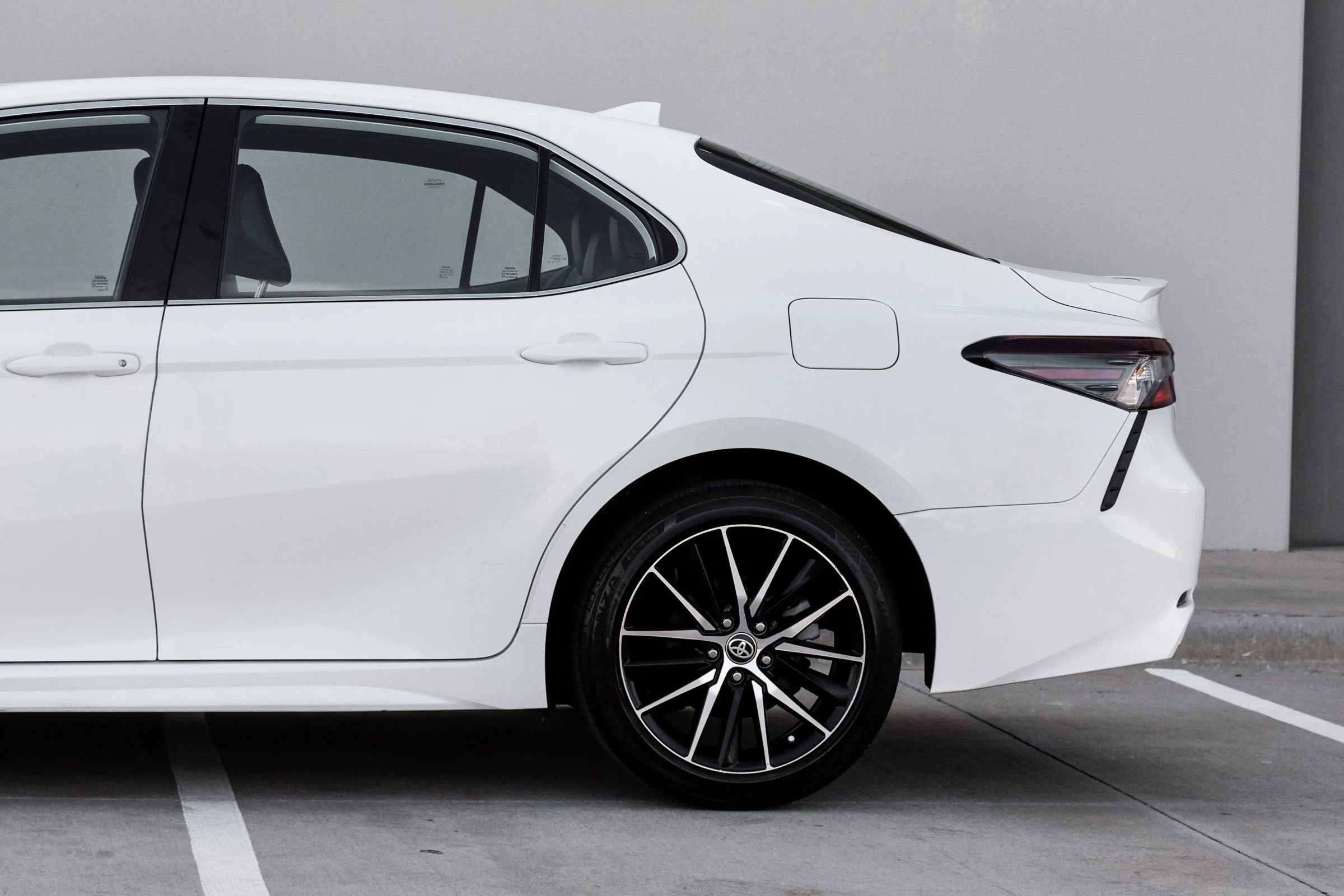Used 2024 Toyota Camry SE image 12